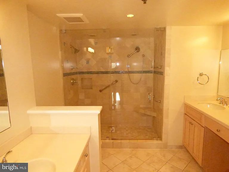 1401 N Oak St #G4 — Photo 14