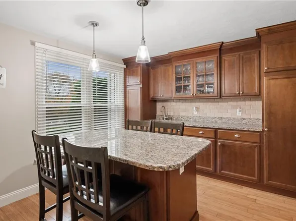 2970 Mendon Rd APT 5, Cumberland, RI 02864