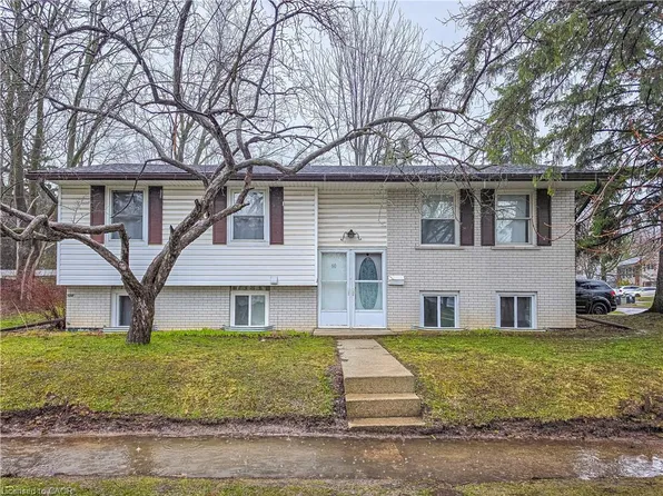 60 Austin Dr, Waterloo, ON N2L 3Y4