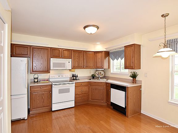 5th image of 281 Capitol Dr Unit A