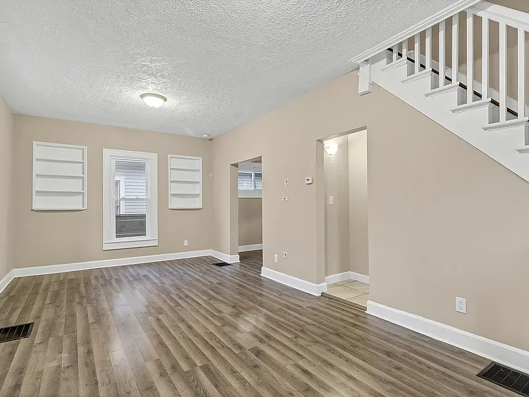 330 Bernard Ave — Photo 19