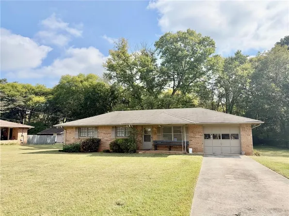 121 Dogwood Dr, Cartersville, GA 30120