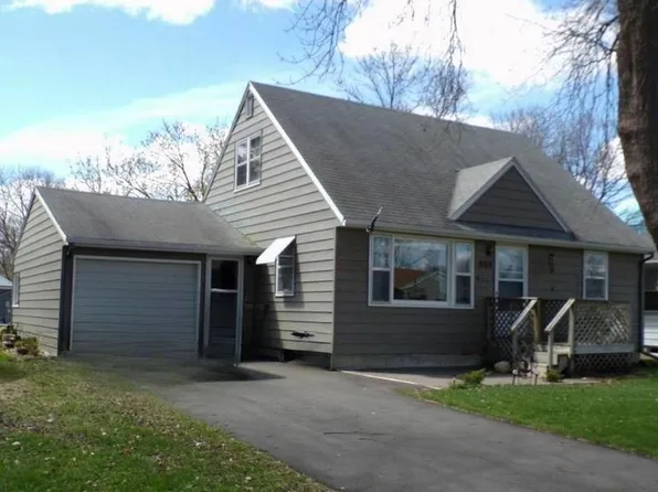 333 N 16th Pl, Estherville, IA 51334
