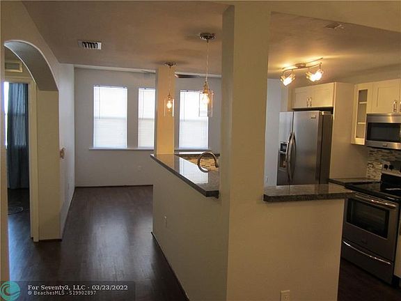2nd image of 533 NE 3rd Ave APT 428