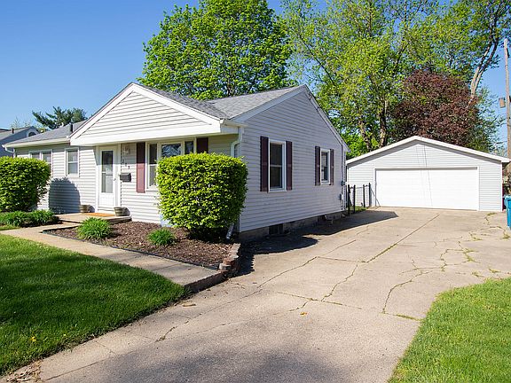 2nd image of 209 Briarwood Ln