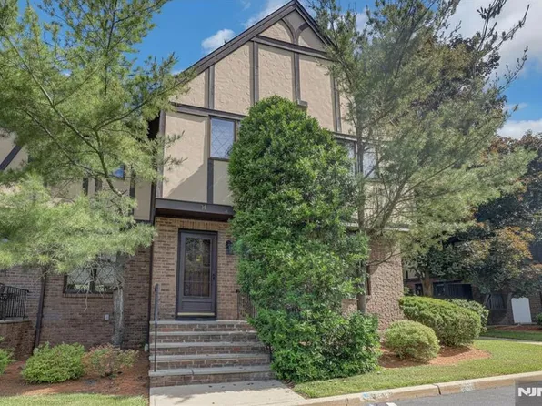 14 Chelsea Ct #12, Ramsey, NJ 07446
