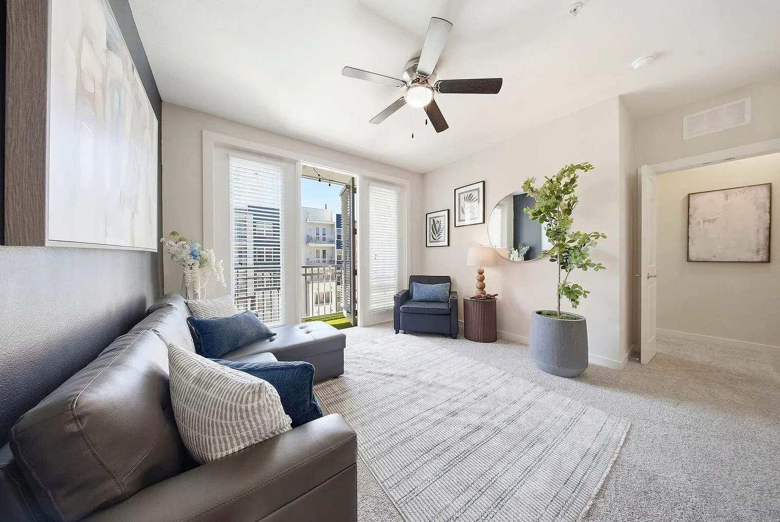 2 bed, 2.0 bath, 1097 sqft, $4,394 — Photo 4