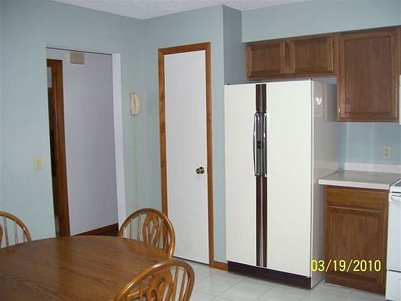 3rd image of 211 SE Goldie Way