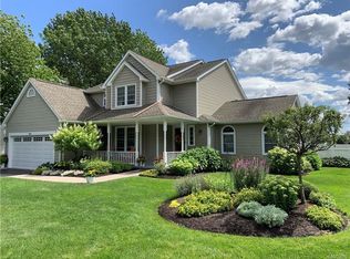 7200 Woodmore Ct, Lockport, NY 14094