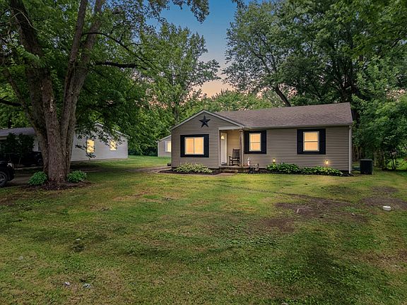 2nd image of 2011 Rosewood Dr