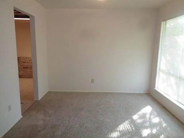 3 bed, 2.0 bath, 1570 sqft, $1,500 — Photo 4