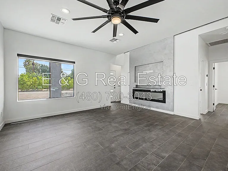 2312 E Curnow Dr — Photo 8