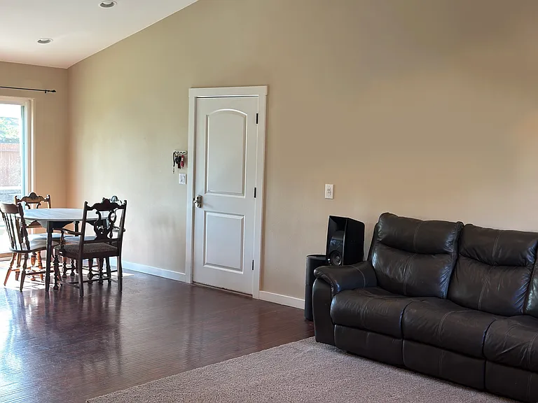 2174 E Totem Rd — Photo 4