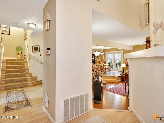 3rd image of 2091 Crataegus Ave
