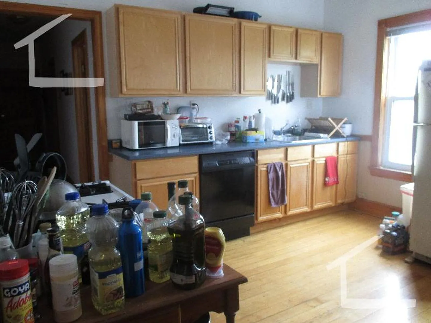 9/1 No Fee! Spacious 3BR in Spring Hill Somerville! — Photo 2