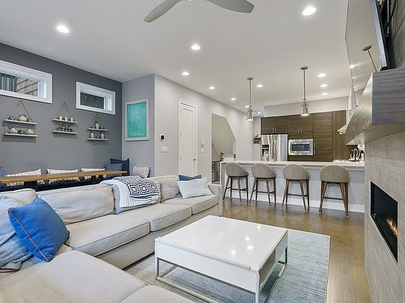 4th image of 2941 W Lyndale St #1