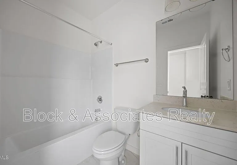 2811 Wilcox Pl #101 — Photo 16
