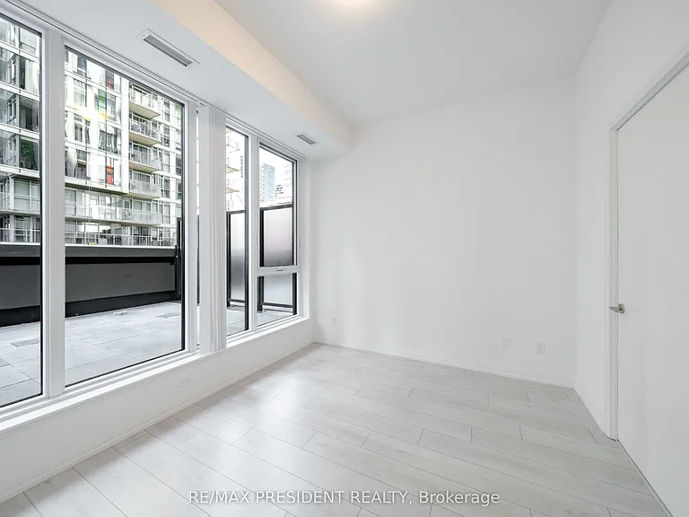 400 King St W #808 — Photo 19