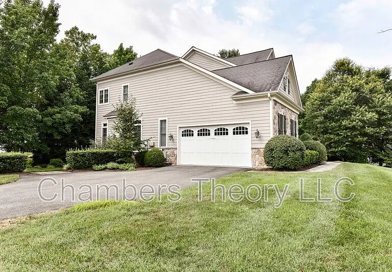 1840 Mamie Dyer Ln — Photo 48