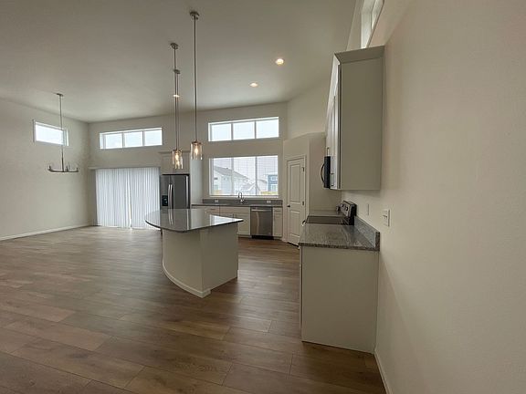 5th image of 1014 61st Ave W