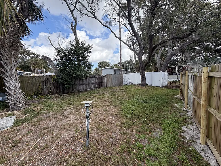5701 Middlesex Dr #B — Photo 14