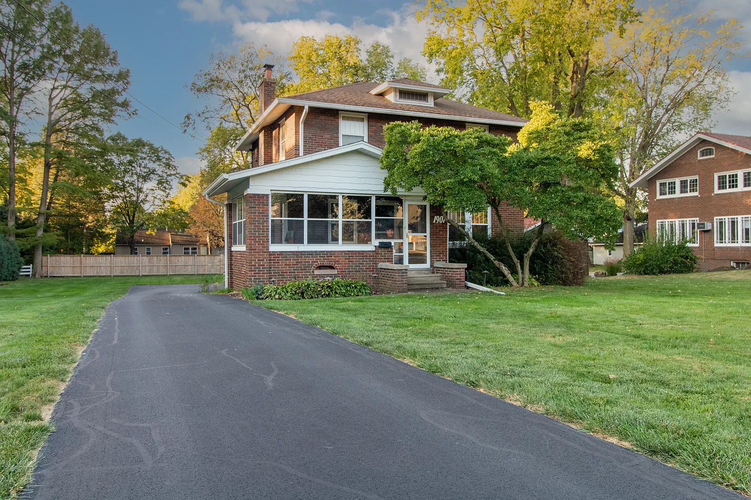 1907 E Oakland Ave photo 1