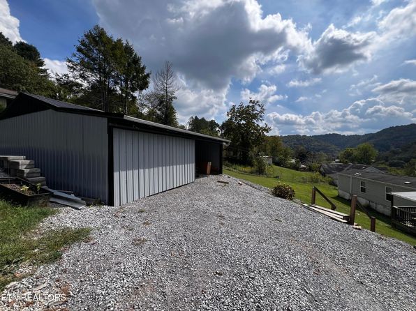 404 N Johnson Dr, Pennington Gap, VA 24277