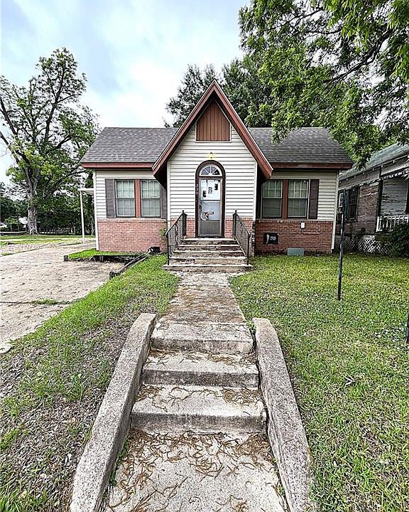 1st image of 338 Main St