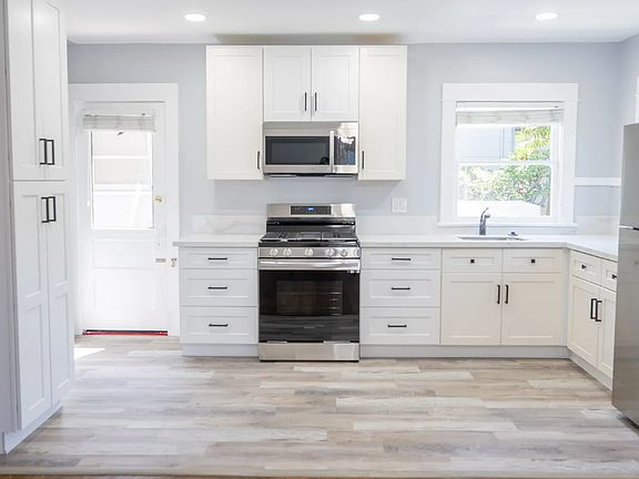 4th image of 3745 Bancroft St