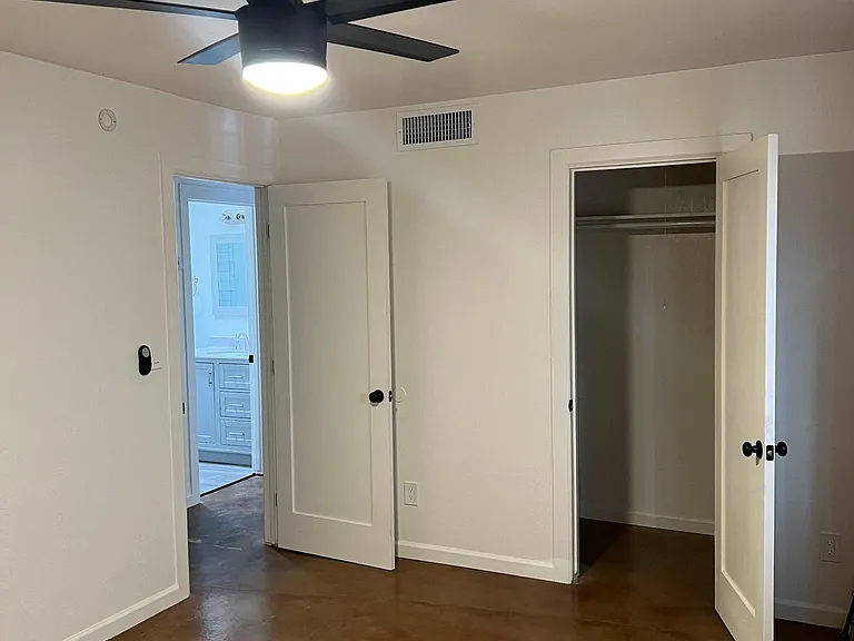 1152 E Winnie Pl — Photo 12