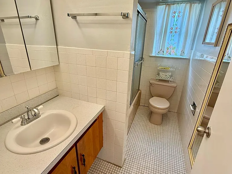 4 Texas Ct #D — Photo 15