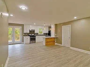 4 bed, 2.0 bath, 1200 sqft, $2,100 — Photo 3