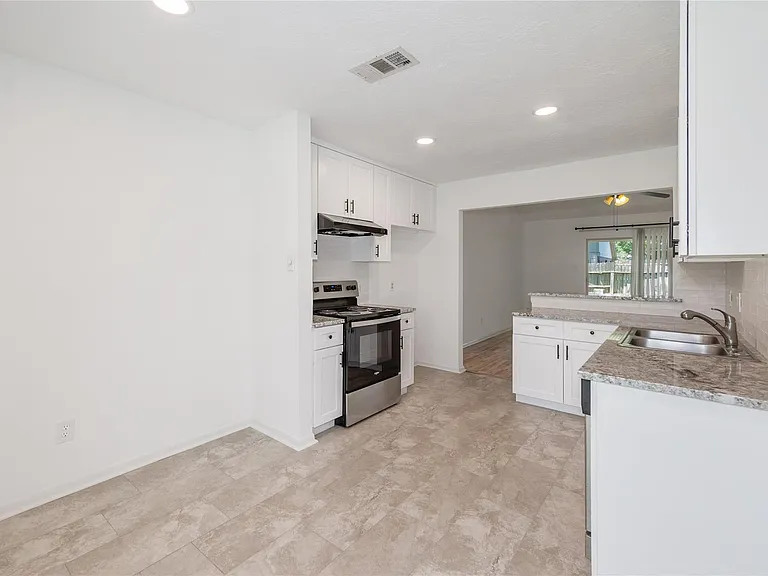 1 Ollerton Dr — Photo 9