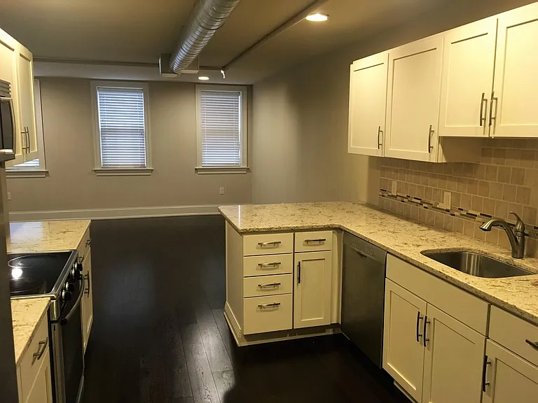 221 E King St #2 — Photo 11