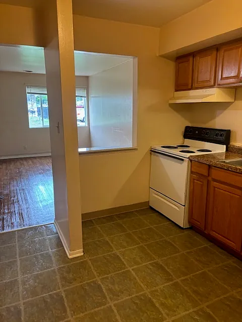 1101 Evans Avenue — Photo 3