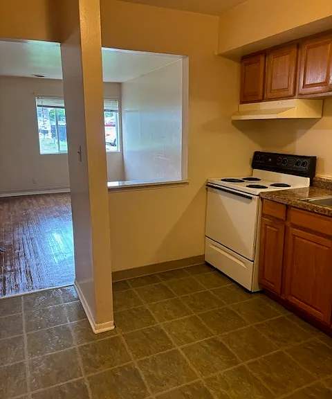 1101 Evans Ave — Photo 3