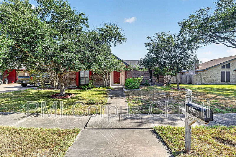 3 bed, 2.0 bath, 2122 sqft, $2,275 — Photo 2