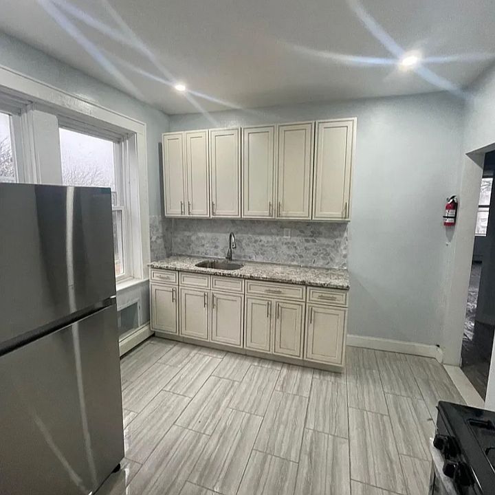 1st image of 148 Brunswick St Floor 2
