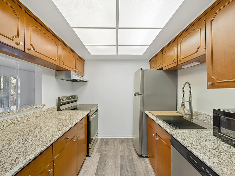 8401 N New Braunfels Ave #240 — Photo 21