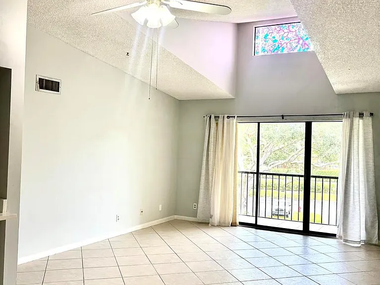 201 Foxtail Dr #H3 — Photo 2