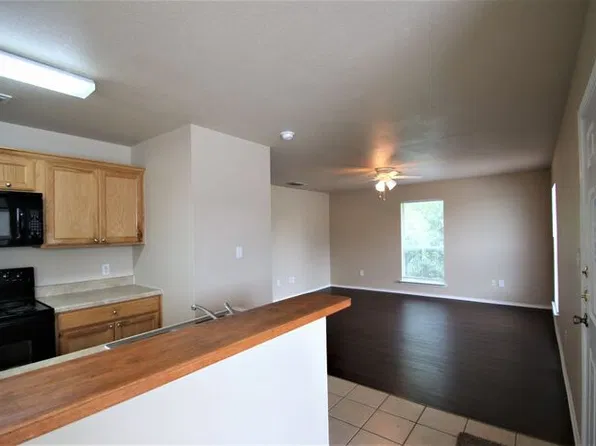219 N Denton St APT 200, Weatherford, TX 76086
