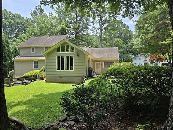3rd image of 1726 W Point Cir