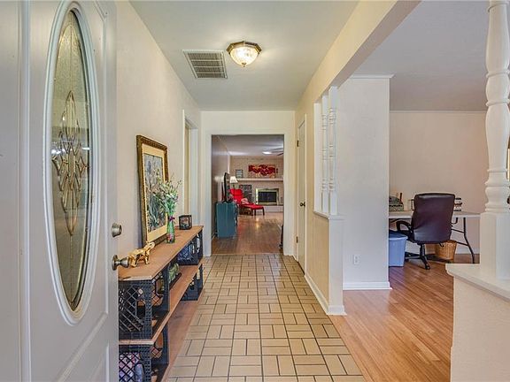 5th image of 5601 Vale St