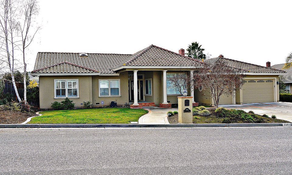 2nd image of 3583 Meadowlands Ln