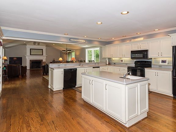2nd image of 4308 Briarwood Dr