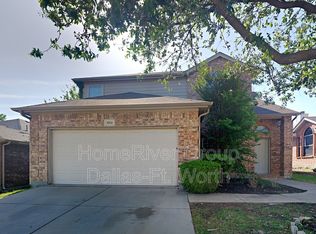 5724 Barrier Reef Dr, Fort Worth, TX 76179