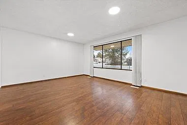 5 bed, 2436 sqft, $2,700 — Photo 4