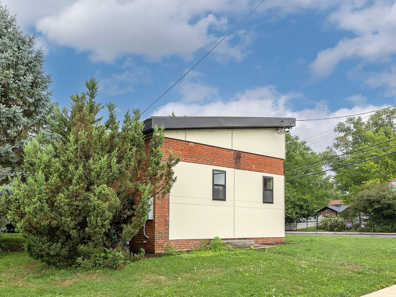3 bed, 1250 sqft, $2,200 — Photo 4