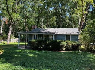 4155 Echo Dr, West Bloomfield, MI 48323
