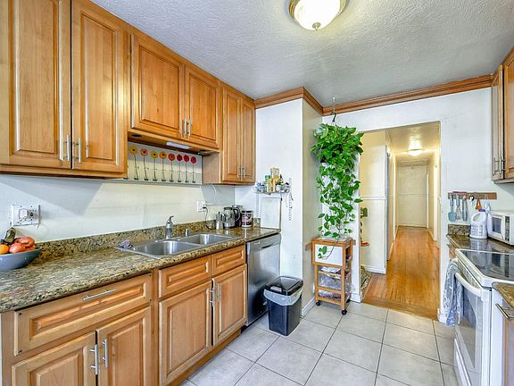 4th image of 451 War Admiral Ave